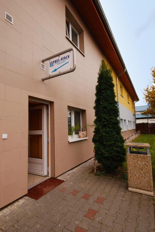 Expres Atack Penzion Brno Bagian luar foto